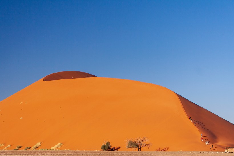 Одна из дюн Соссусфлея, пустыня Намиб, Намибия