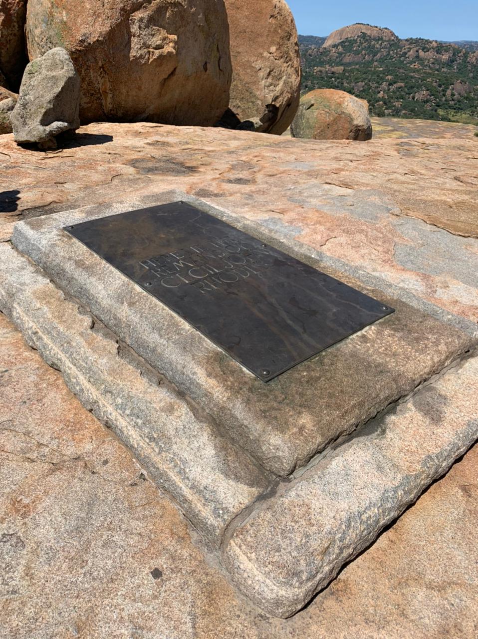 Могила Сессила Родса в национальном парке Матопос в Зимбабве